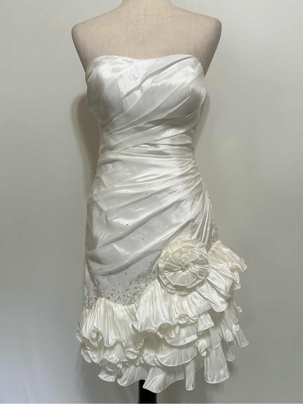 Symphony of Venus Beaded Strapless Ruffled Cocktail Dress in White Size 6